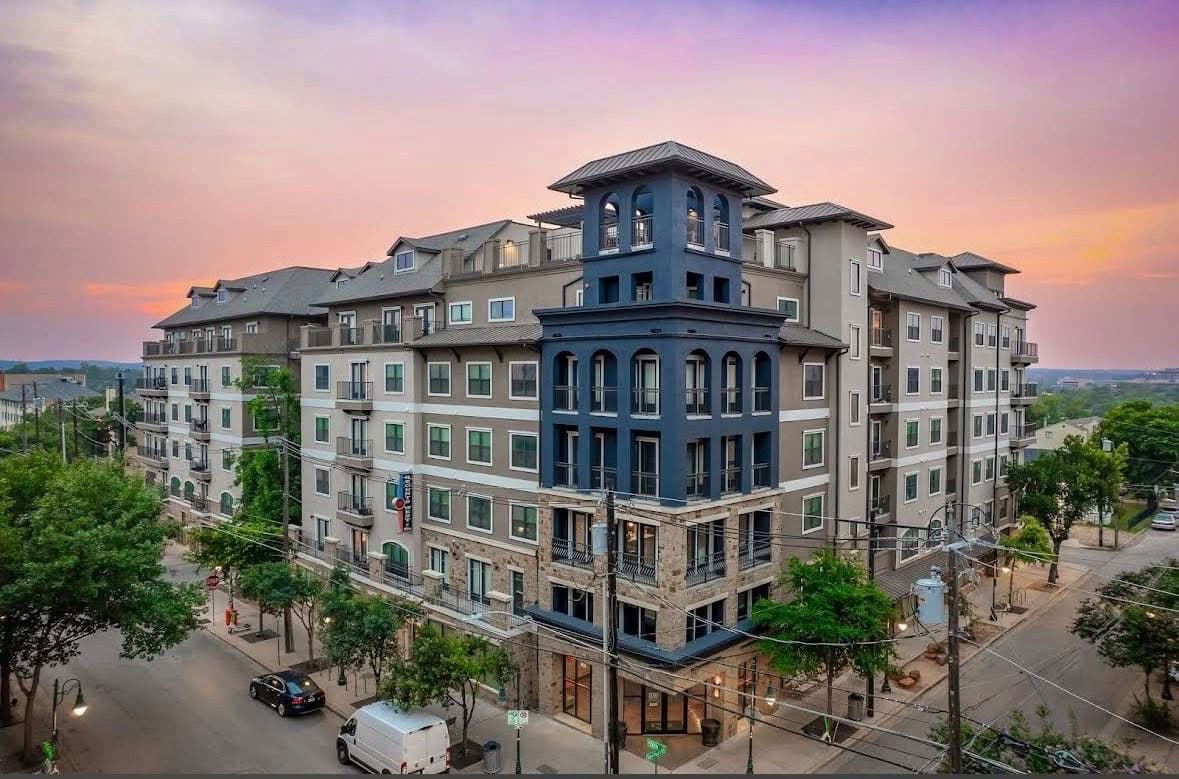 Spring & Summer 2027 Sublease – 2 Bed/2 Bath at Regents West (Jan-Jul) — photo 1